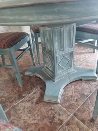 Mesa extensible y 7 sillas de comedor de madera