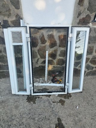 Ventana doble blanca con rejilla 1.13 alto 0.61 an