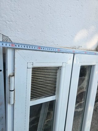 Ventana doble blanca con rejilla 1.13 alto 0.61 an