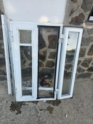 Ventana doble blanca con rejilla 1.13 alto 0.61 an