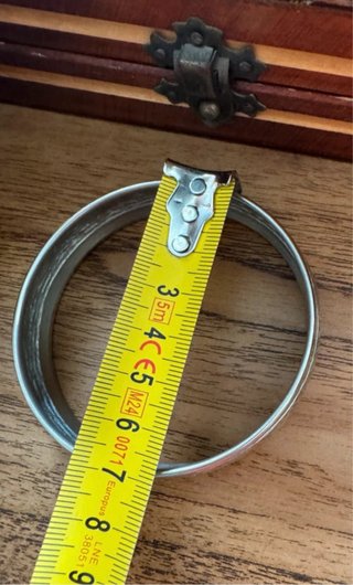 Brazalete rígido vintage plateado con grabado flor