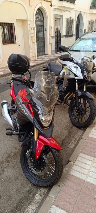 MH Tray 3200km como nueva