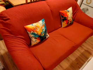 Sofá 2/3 plazas rojo con funda