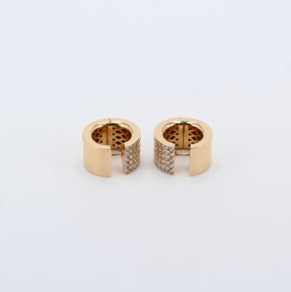 Pendiente de oro rosa de 18k. Peso: 17.37 gr.