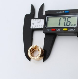 Pendiente de oro rosa de 18k. Peso: 17.37 gr.