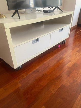 Mueble TV blanco con almacenaje