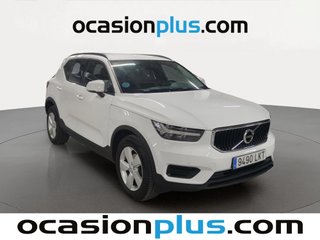 Volvo XC40 T2 Momentum Core 95 kW (129 CV)