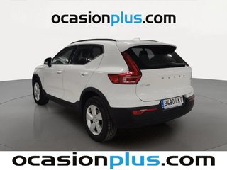 Volvo XC40 T2 Momentum Core 95 kW (129 CV)