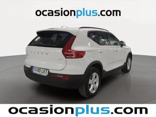 Volvo XC40 T2 Momentum Core 95 kW (129 CV)