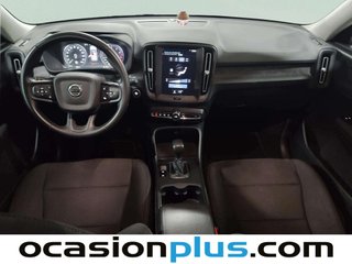 Volvo XC40 T2 Momentum Core 95 kW (129 CV)