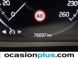 Volvo XC40 T2 Momentum Core 95 kW (129 CV)