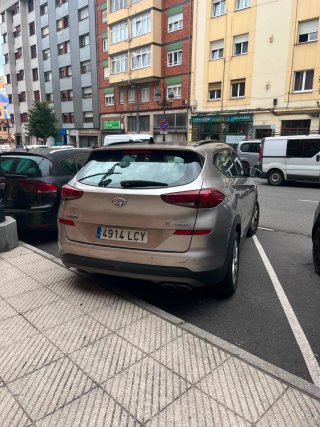 Coche Hyundai Tucson color champán.