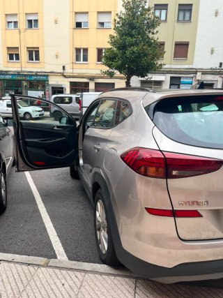 Coche Hyundai Tucson color champán.