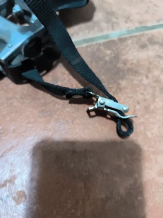 Pedales de bicicleta con calapiés