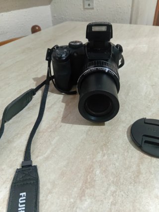 Fujifilm FinePix S4700 Fotocamera Digitale 14 MP