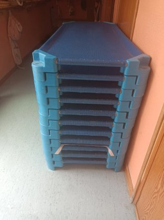 Camitas apilables infantiles.Tengo 24
