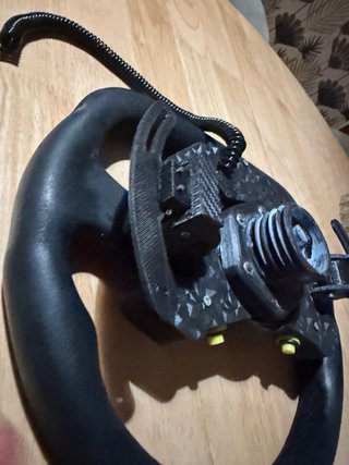 Simulatore completo Thrustmaster per volanti e altro