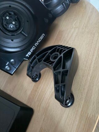 Simulatore completo Thrustmaster per volanti e altro