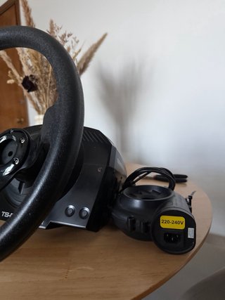 Simulatore completo Thrustmaster per volanti e altro