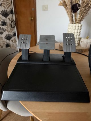 Simulatore completo Thrustmaster per volanti e altro