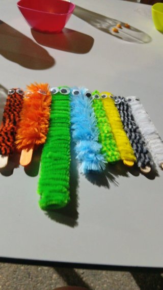 Pulsera y marcapáginas multicolor