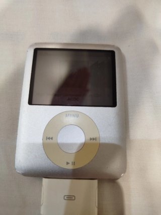 iPod Nano 3ª Gen 4GB Plata con Cargador