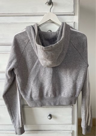 Chaqueta Adidas cropped gris