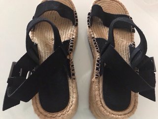 Alpargatas ,sandalias negras esparto y tiras ante.