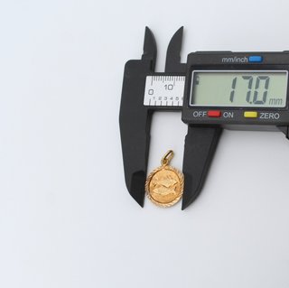 Colgante de oro de 18k. Peso: 1.55 gr.