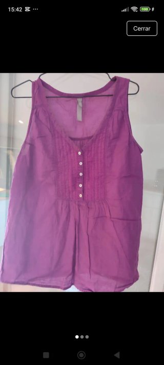 Camisa morada sin mangas