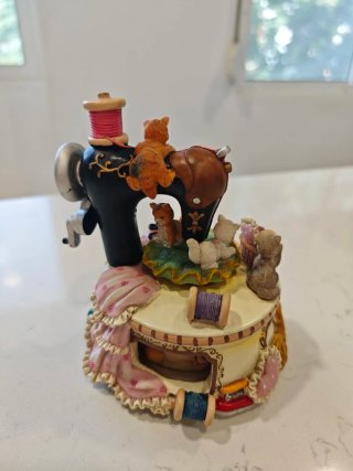 Cajita Musical Vintage Máquina de Coser Gatitos