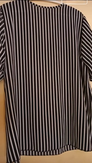 Blusa de rayas con cremallera