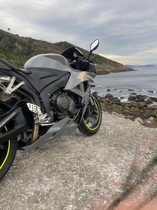 Honda CBR 600 RR Gris
