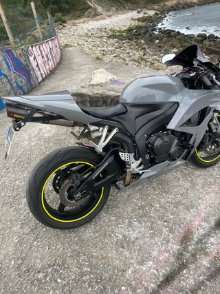 Honda CBR 600 RR Gris