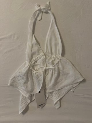 Top halter bianco con laccetti
