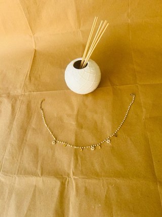 Collana Girocollo di Perline con Ciondoli Dorati