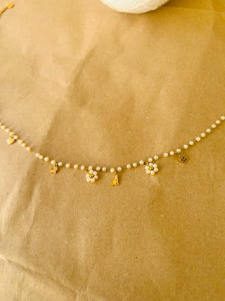 Collana Girocollo di Perline con Ciondoli Dorati