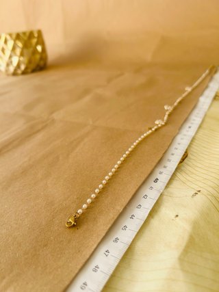Collana Girocollo di Perline con Ciondoli Dorati