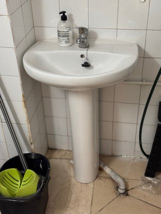 Lavabo de cerámica blanco