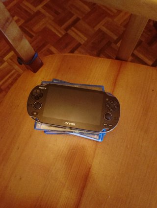 PS Vita + 4 Juegos