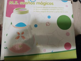 Proyector de sueños para bebé. Funciona con pilas