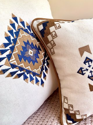 2 Fundas Cojín Bordadas Lino Azul/Marrón