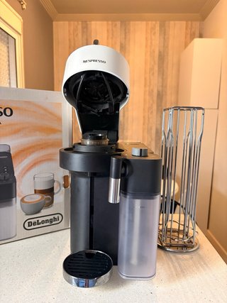 Cafetera Nespresso Vertuo Lattissima