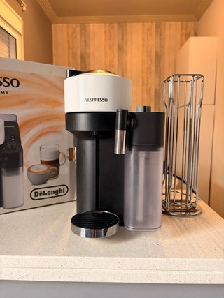 Cafetera Nespresso Vertuo Lattissima