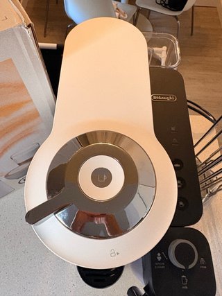Cafetera Nespresso Vertuo Lattissima