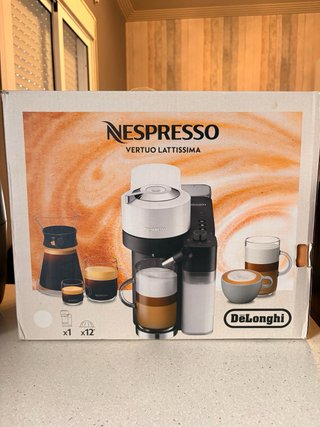 Cafetera Nespresso Vertuo Lattissima