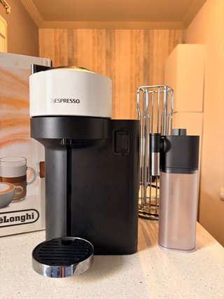 Cafetera Nespresso Vertuo Lattissima