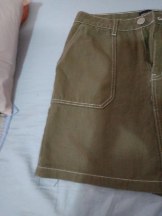 Falda corta verde estilo denim