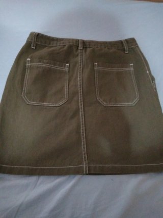 Falda corta verde estilo denim
