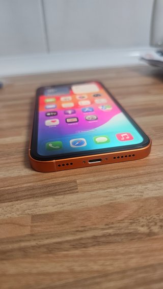 iPhone 11 Pro Diseño iPhone 17 Pro Dorado